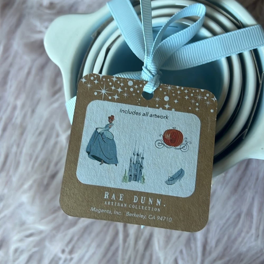 Disney Rae Dunn Cinderella Measuring Cups - Picture 4 of 4